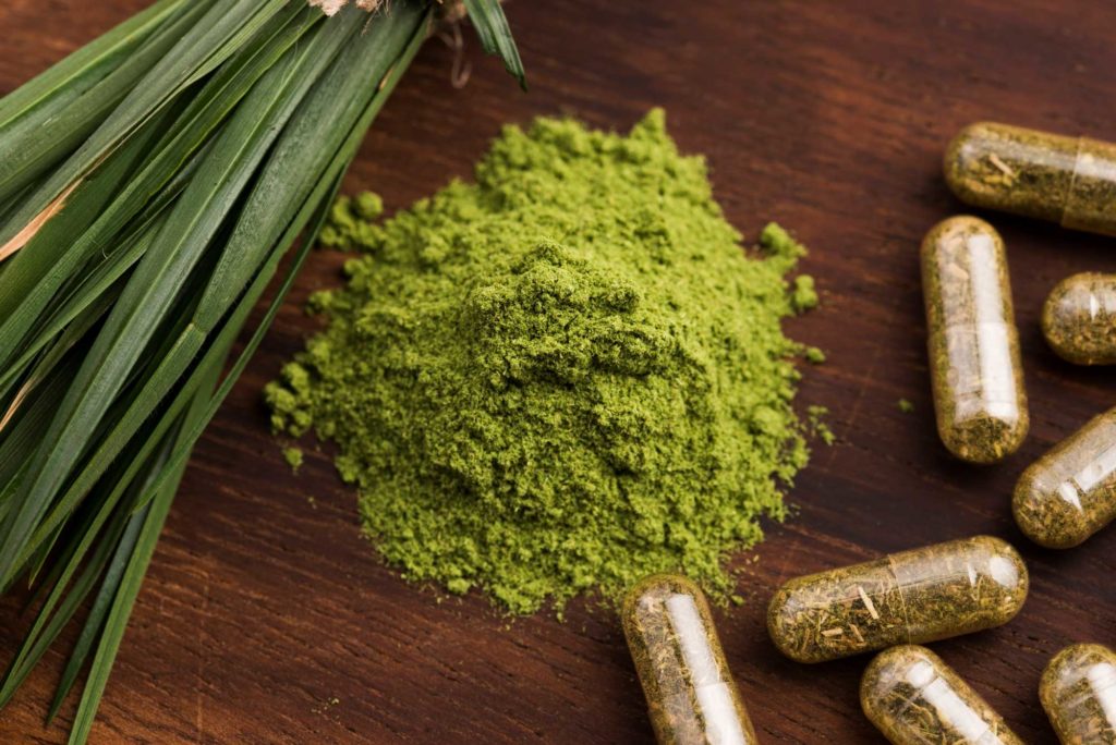 Weizengras Pulver und Weizengras Kapseln