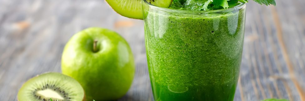 Apfel-Kiwi-Smoothie mit Grünkohl