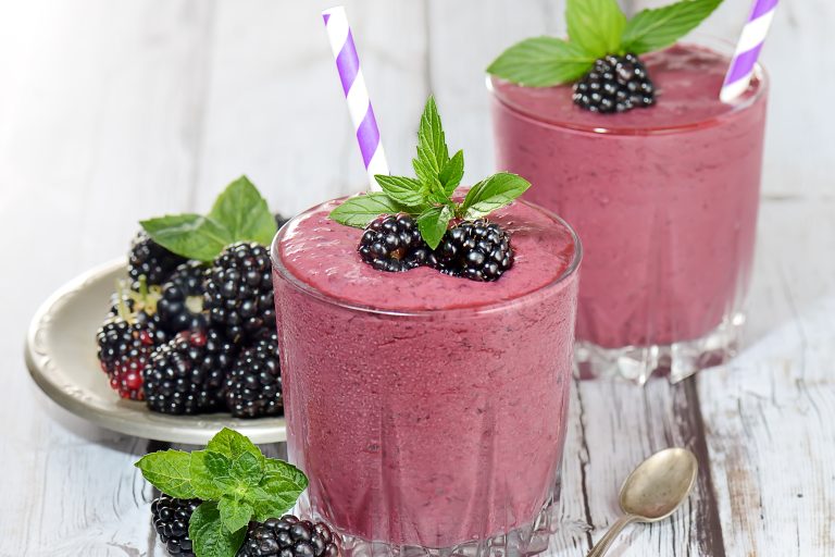 Brombeeren-Birnen-Smoothie mit Maracuja