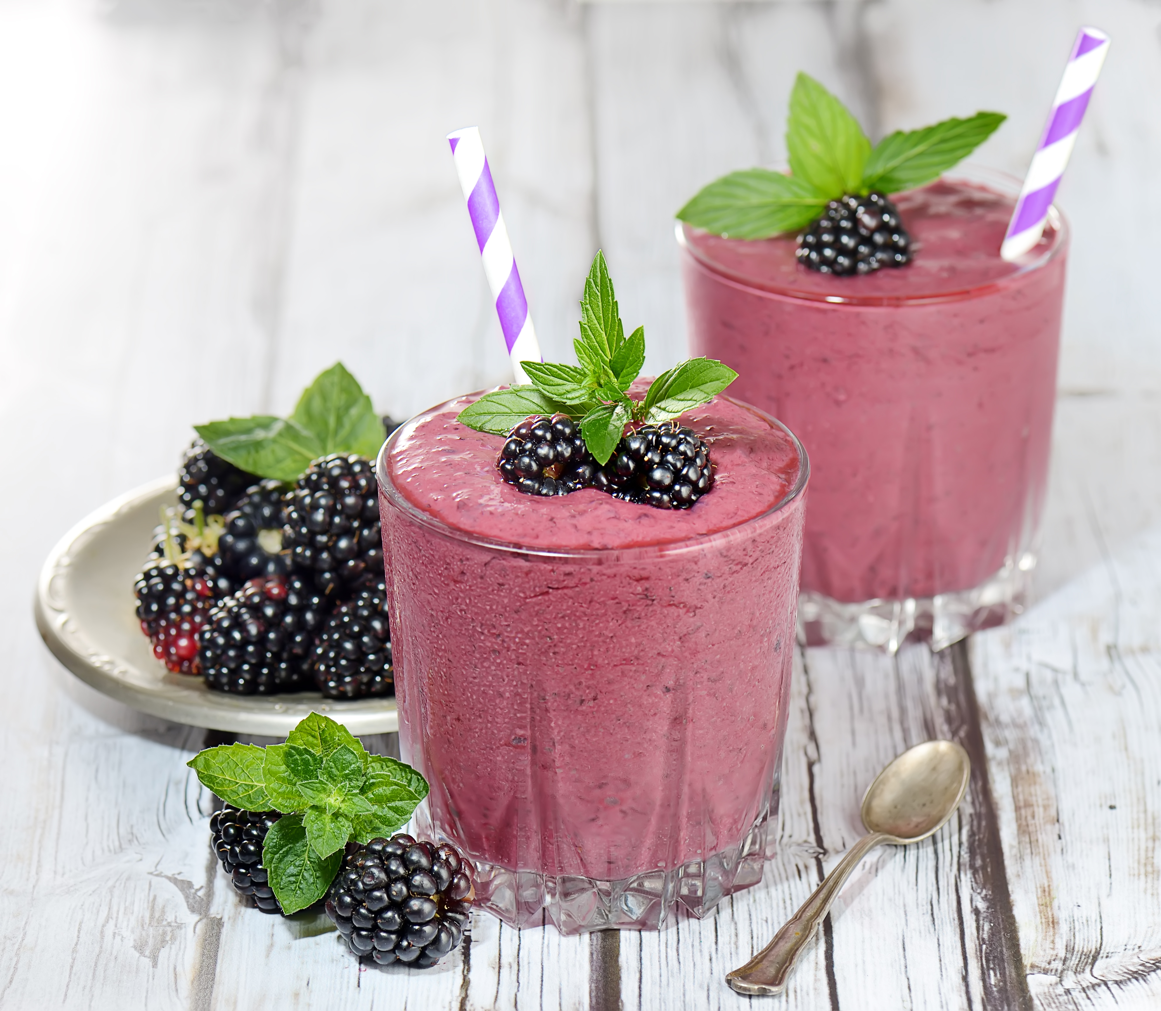 Brombeeren-Birnen-Smoothie mit Maracuja