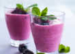 Brombeeren-Feldsalat-Smoothie mit Ananas