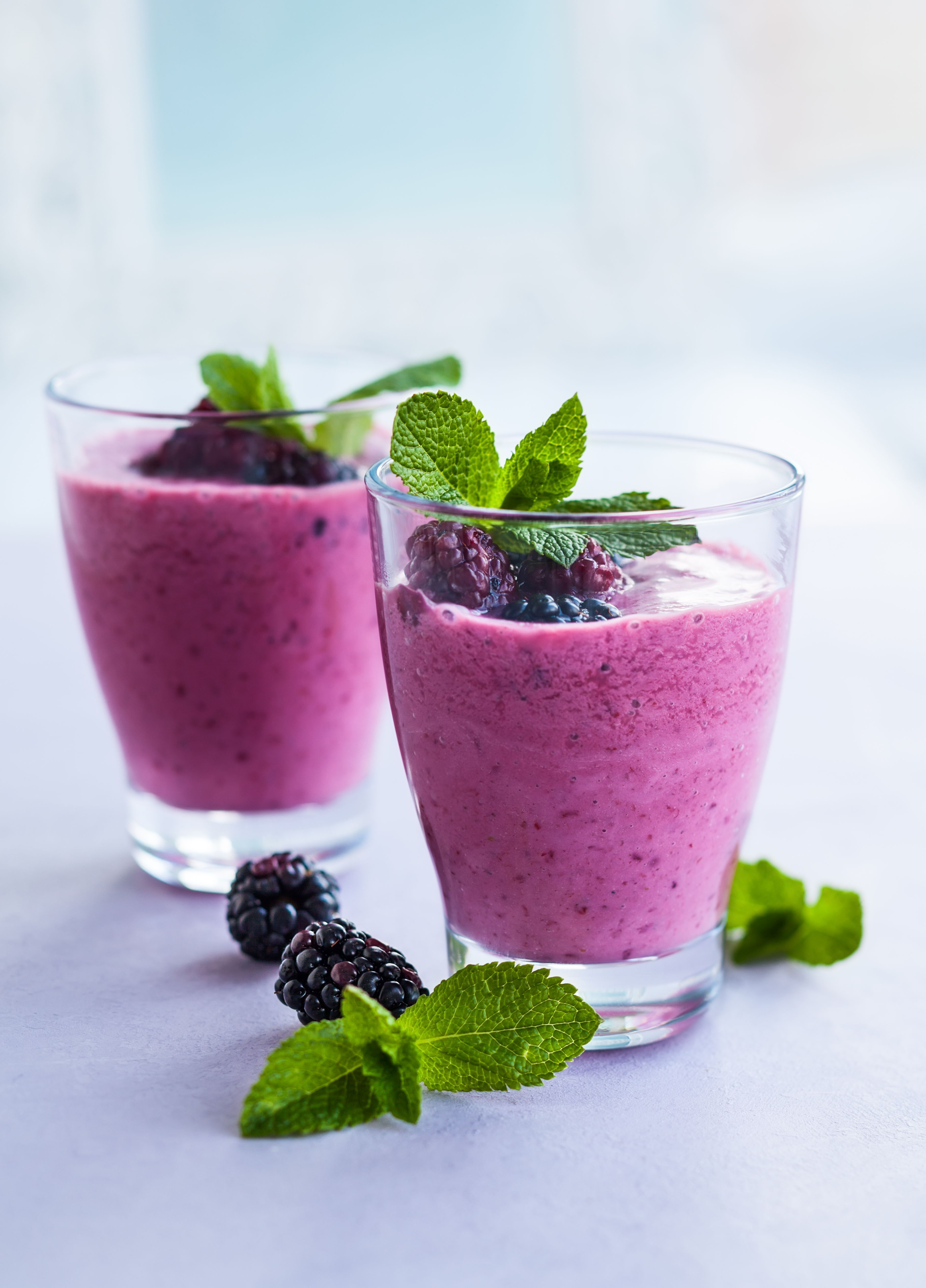Brombeeren-Feldsalat-Smoothie mit Ananas