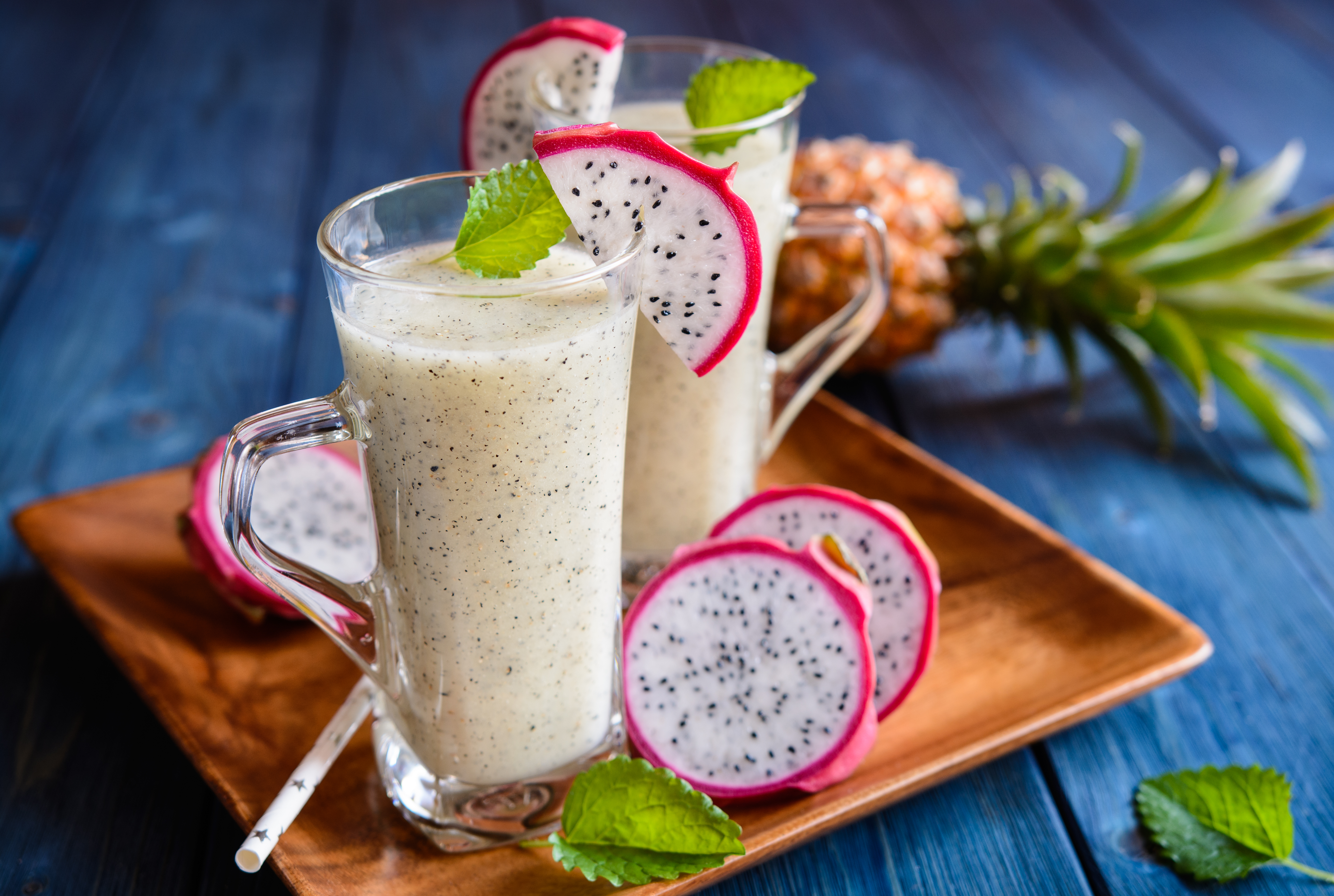 Drachenfrucht-Ananas-Smoothie mit Banane