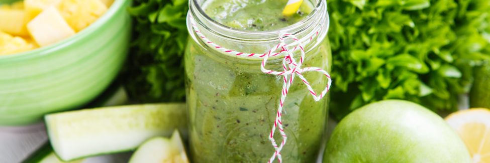 Feldsalat-Ananas-Smoothie mit Basilikum